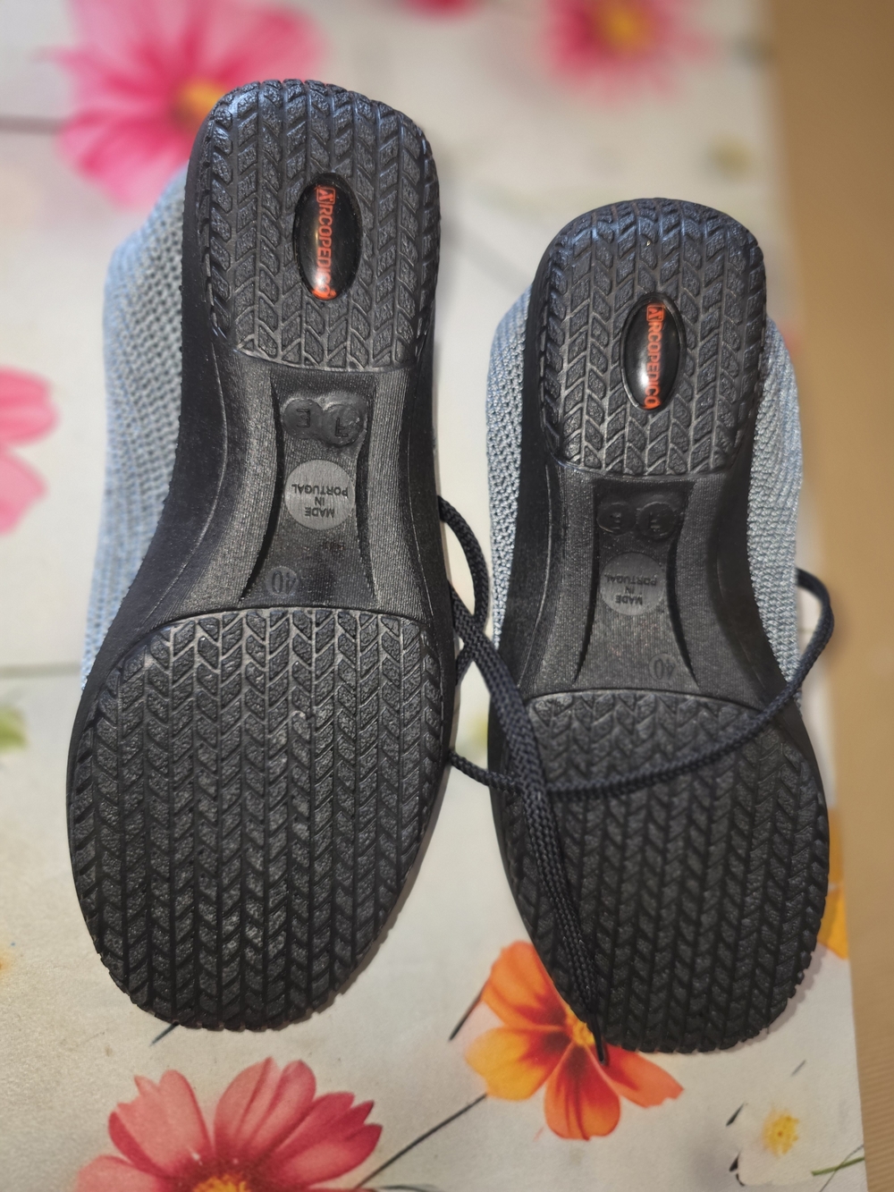 Arcopedico Gray Knit Sneakers with Black Trim - Picture 3 of 3